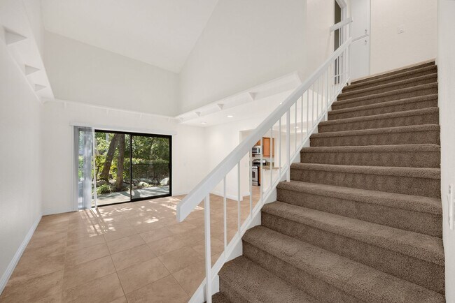 Foto del edificio - 2 Bed / 2.5 Bath Townhome in the Hidden Lakes Community