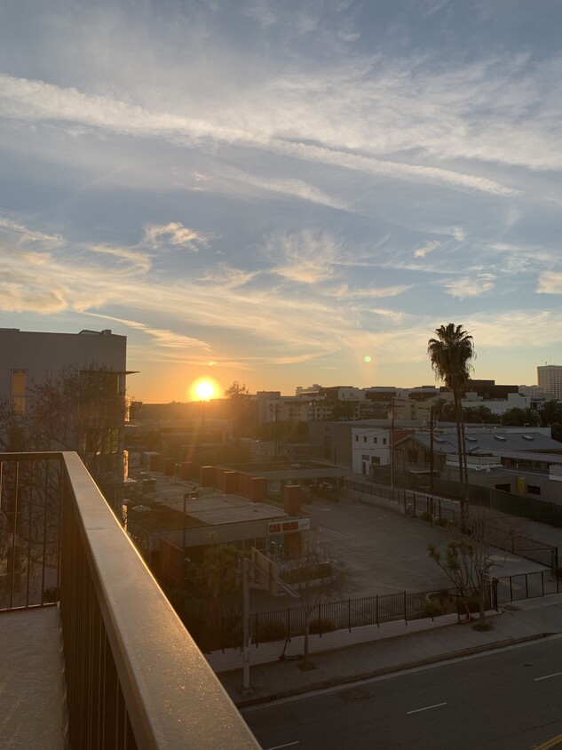 Balcony sunset - 1543 Lincoln Blvd