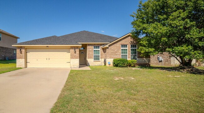 Building Photo - Beautiful 4-Bedroom Home with Spacious Bac...