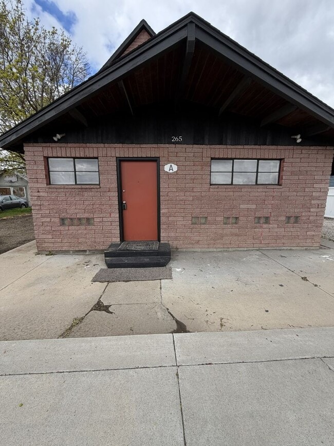Building Photo - 265 N Oregon St