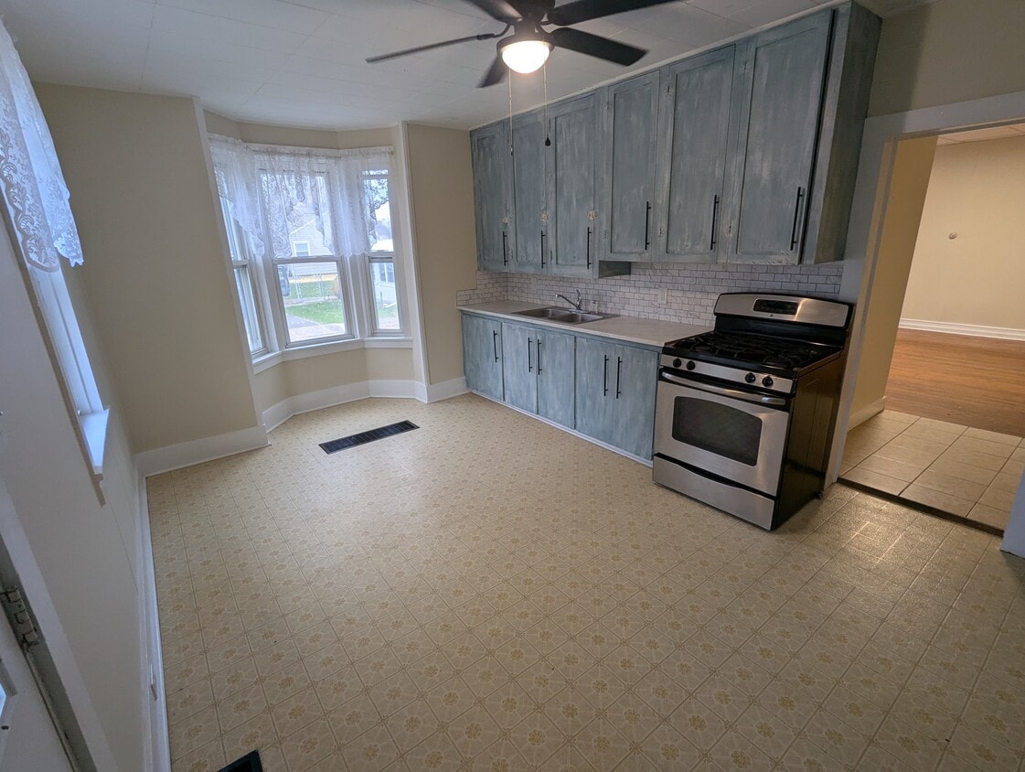 Primary Photo - 2679 Riverside Dr