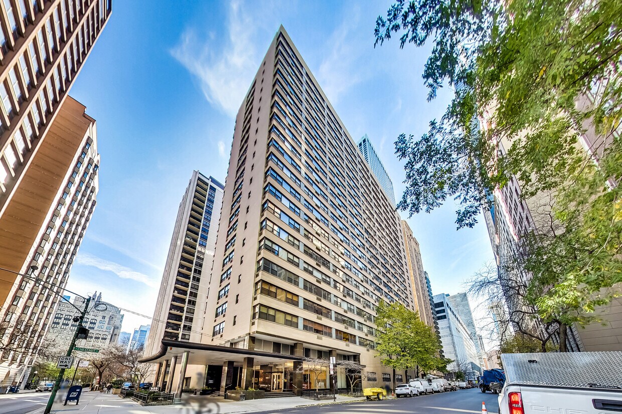 Foto principal - 850 N Dewitt Pl