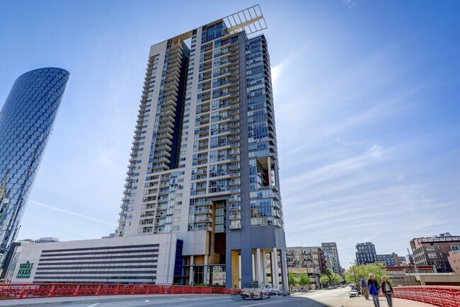 Foto del edificio - 737 W Washington Blvd