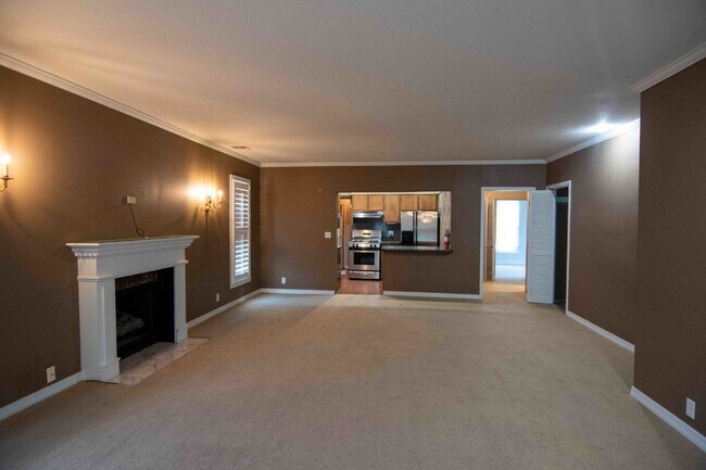 Building Photo - 4 Bedroom 1 Bath
