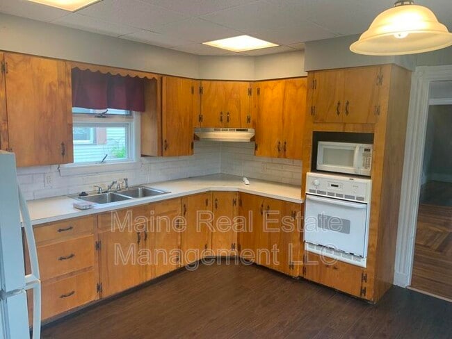 Building Photo - 52 Manners Ave