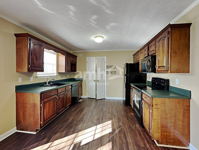 Building Photo - 204 Jonathan Way