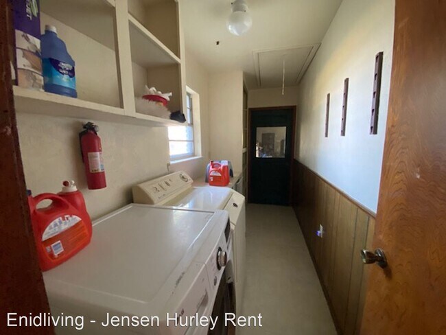 Building Photo - 3 br, 2 bath House - 205 W Main