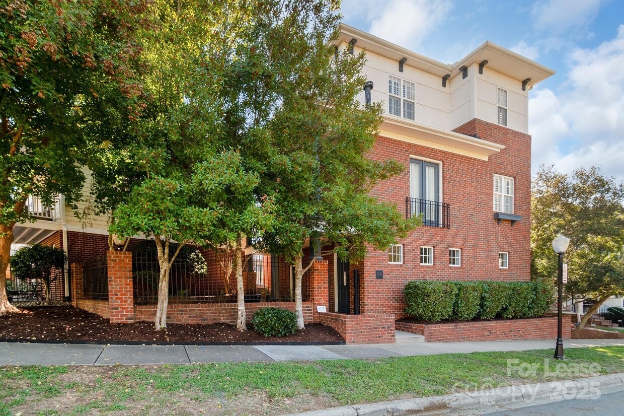 Foto principal - 5736 Burck Dr NW