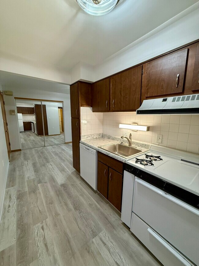 Building Photo - Roundtree Rentals