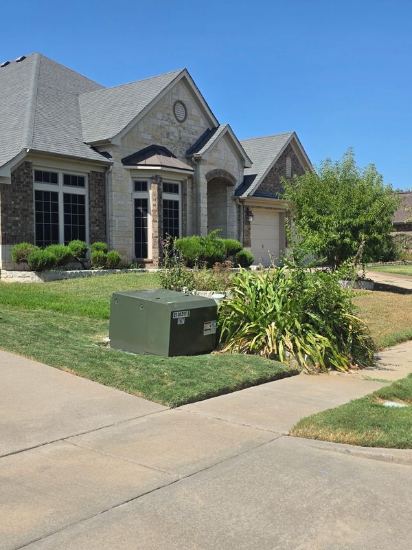 Foto del edificio - 5852 Windy Meadow Ln