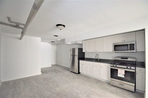 Building Photo - 622 E 169th St