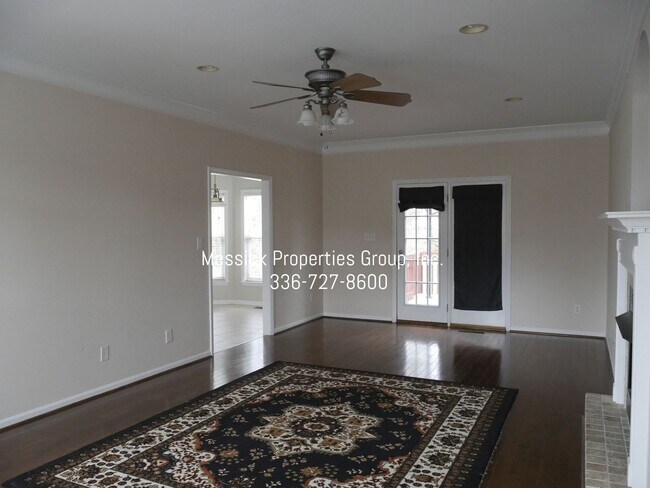 Building Photo - PEPPERTREE/CLEMMONS!