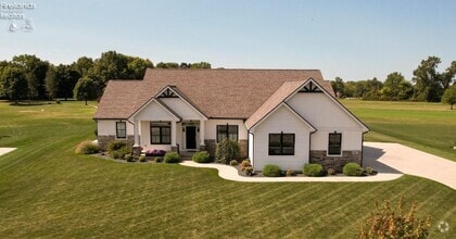 Building Photo - 37 Briarcrest Dr