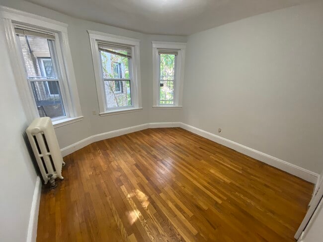 Building Photo - 32 Worthington St