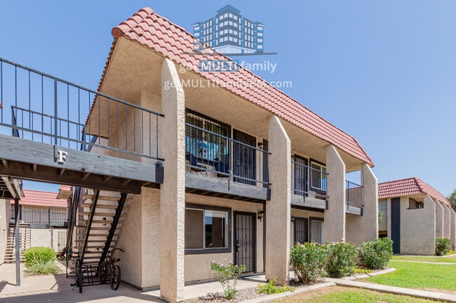 Building Photo - 700 W University Dr