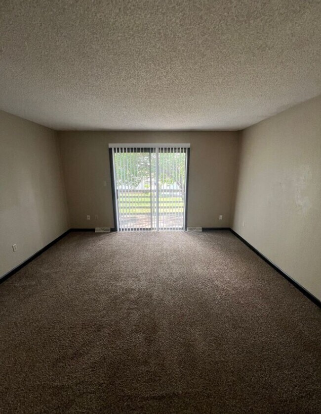 Foto del edificio - Spacious Duplex with Finished Basement & G...