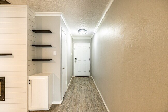Building Photo - Beautiful 3 bed 2 bath with a bonus room
