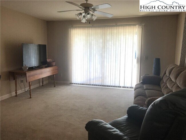 Building Photo - 155 Birkdale Ct