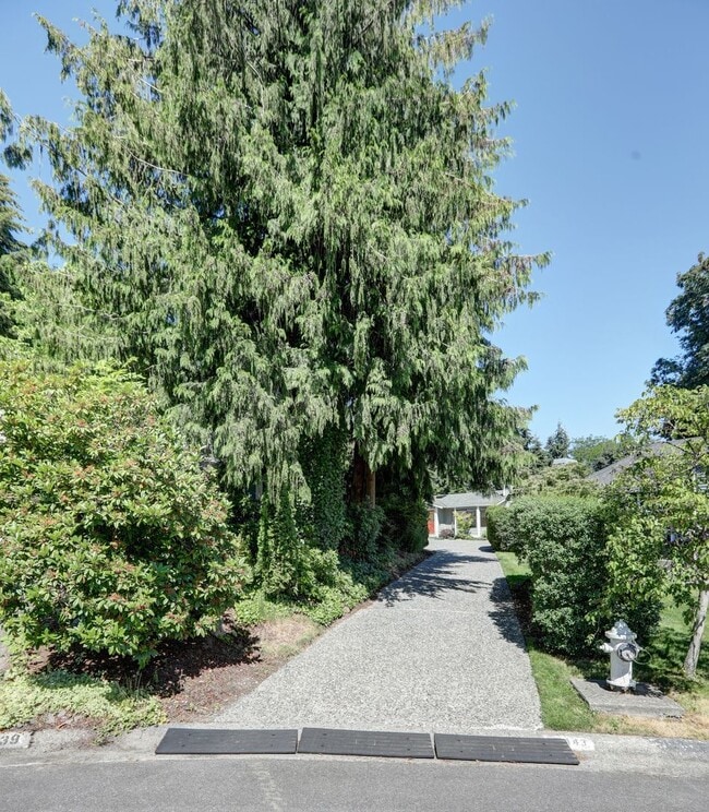 Building Photo - Meticulously Maintained and Updated Ramble...