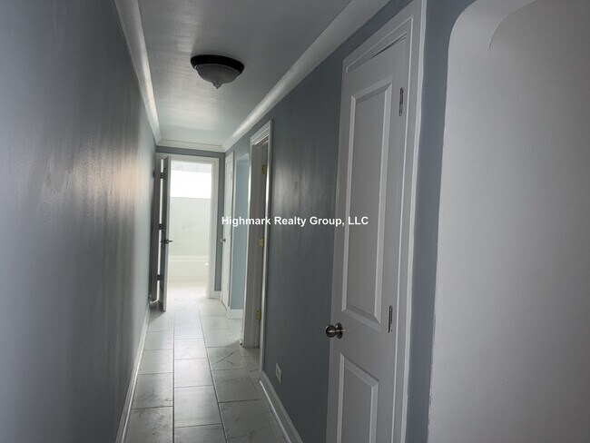 Building Photo - 2754 W North Shore Ave