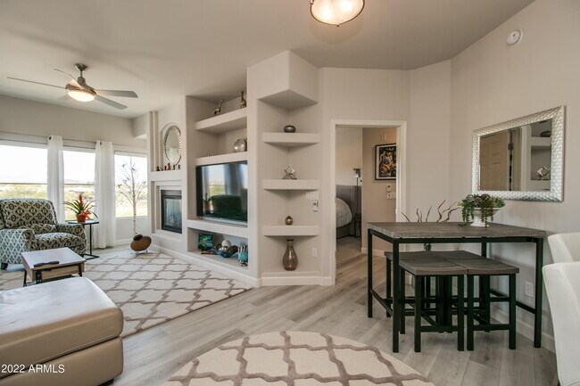 Foto del edificio - 5350 E Deer Valley Dr