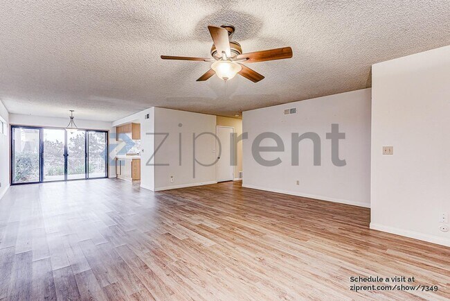 Foto del edificio - 4636 Huggins Way