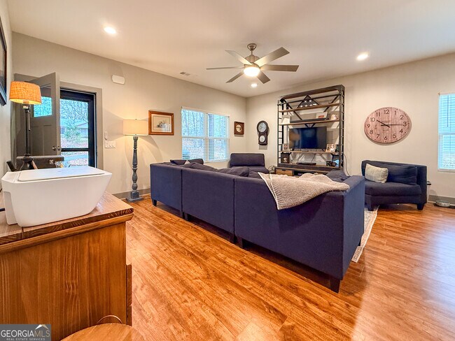 Foto del edificio - 270 Townview Dr