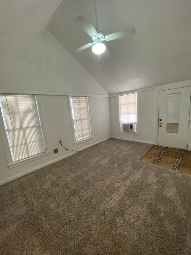 Building Photo - Unique Bungalow-Style House in French Place