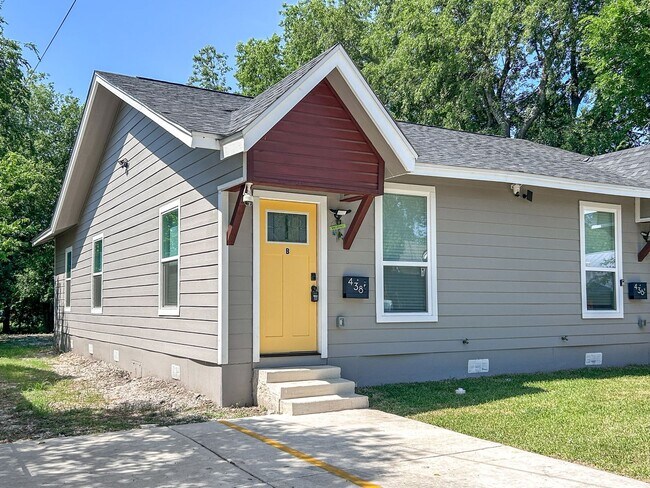 Foto del edificio - Newly Renovated 2-Bedroom Duplex Near Downtown!