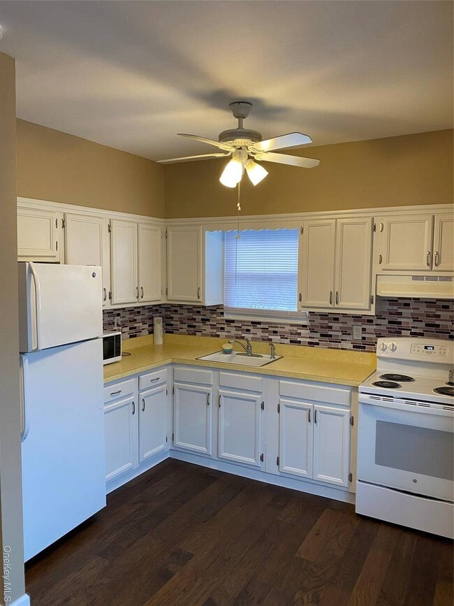 Building Photo - 6 Gaines Dr