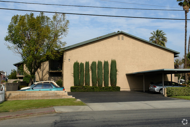 Building Photo - Cedar Crest Apartments