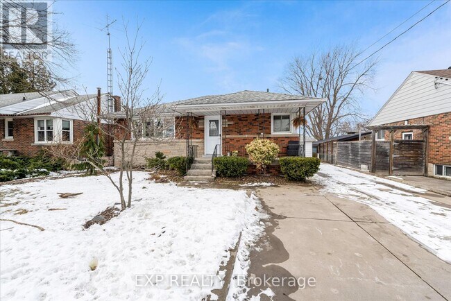 Building Photo - 86 Dana Dr