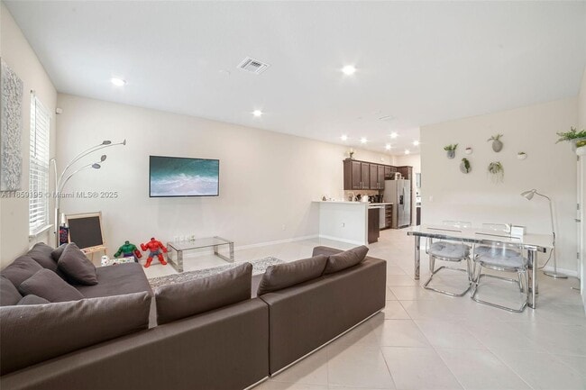 Building Photo - 4154 Greenway Dr