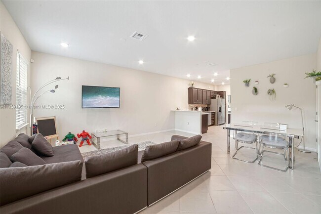 Foto del edificio - 4154 Greenway Dr