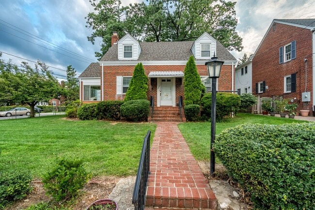 Beautiful And Classic 3 Bedroom 2.5 Bathroom Cape Cod In Much Sought After Country Club Community - Beautiful And Classic 3 Bedroom 2.5 Bathroom Cape Cod In Much Sought After Country Club Community House