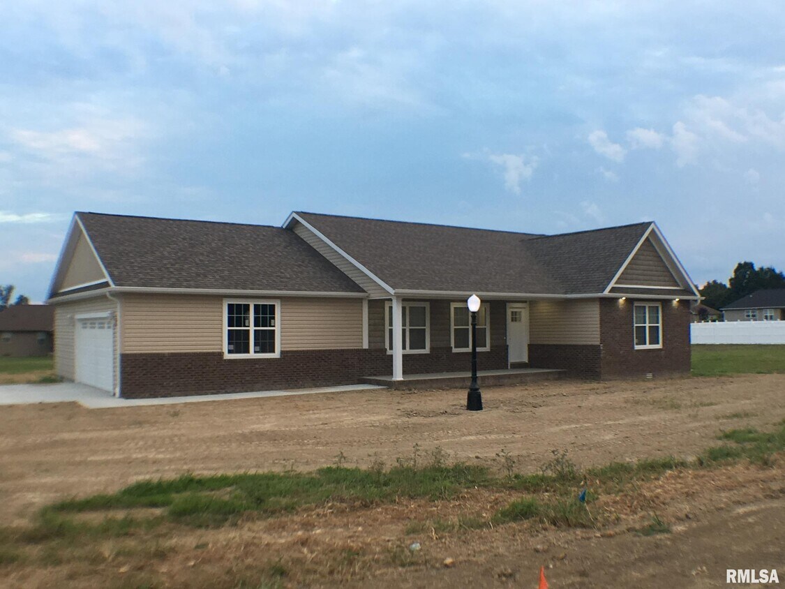 101 Breeze Dr, Carterville, IL 62918 House Rental in Carterville, IL