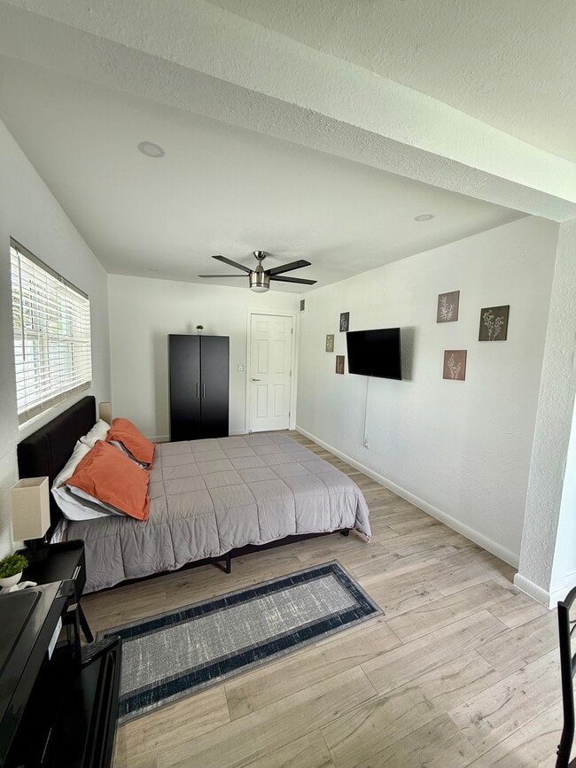 Building Photo - 1213 NW 4th Ave