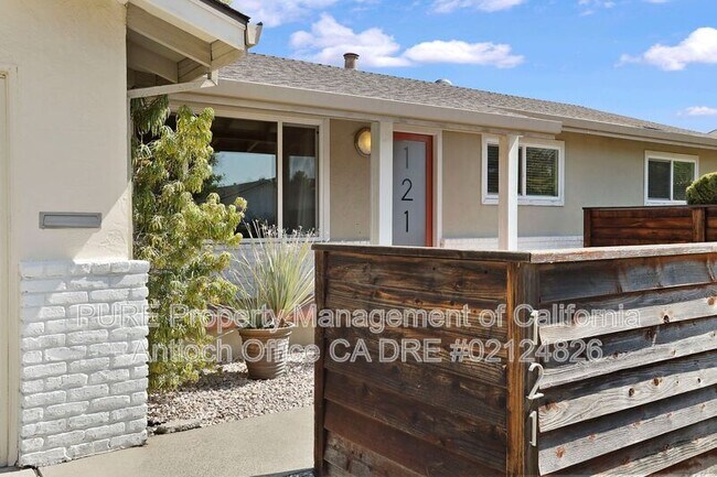 Foto del edificio - 121 Ridgerock Dr