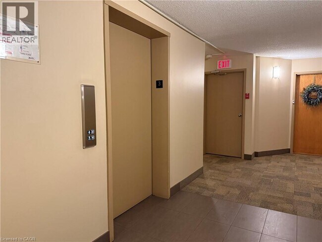 Photo du bâtiment - 688 Preston Pkwy