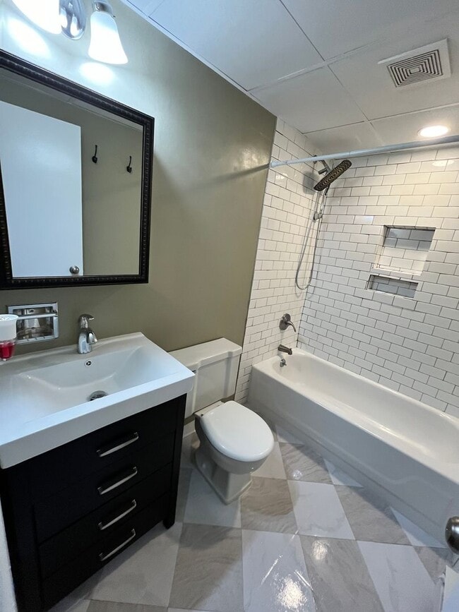 Foto del edificio - Convenient location with great amenities!