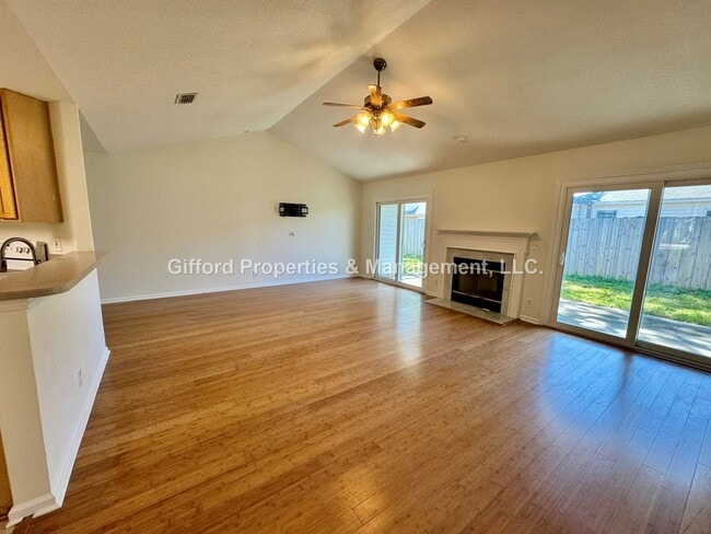 Building Photo - Beautiful 4 Bedroom / 2 Bathroom Harbor Winds Home w/ Solar Panels