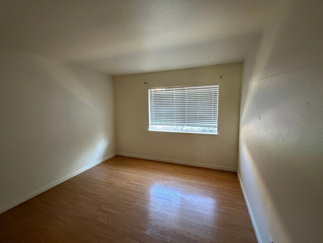 Foto del edificio - North Davis Charming 2 Bed 1 Bath - Available August 2026