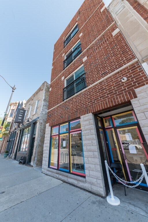 Building Photo - 3211 W Armitage Ave