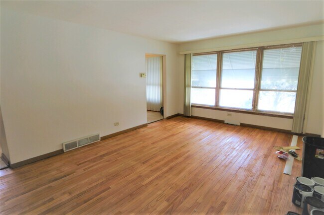 Building Photo - 14434 Sanderson Ave