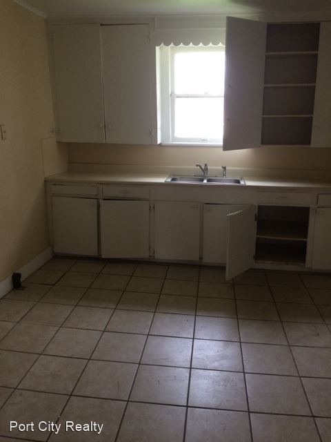Building Photo - 3 br, 1 bath House - 354 E. 73rd St
