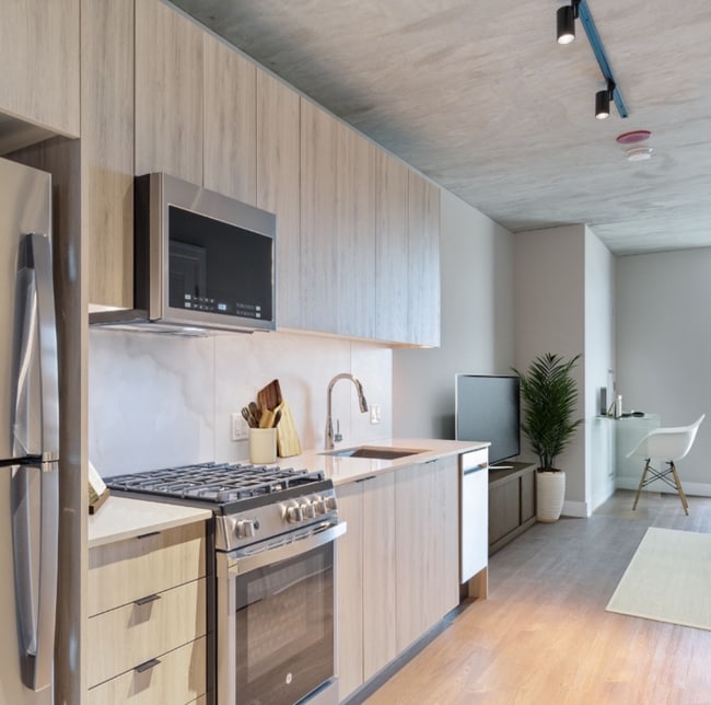 Building Photo - 352 S Aberdeen St