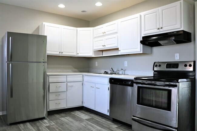 Building Photo - Adorable 3 bedroom Brick Ranch