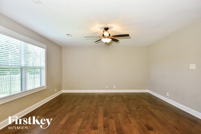 Building Photo - 721 Valencia Dr