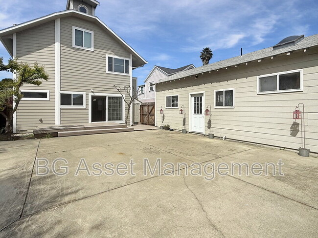 Building Photo - 2359 Prune St