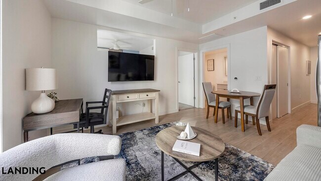 Foto del edificio - 707 S Farmer Ave